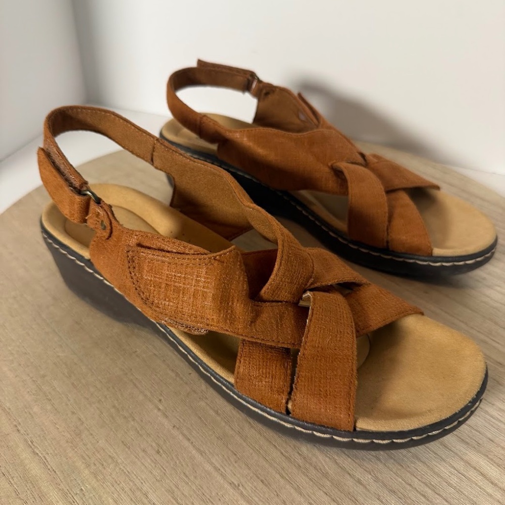 Clarks Collection Womens Sandals Size 10M Brown Suede Ultimate Comfort